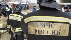 Крышу частного дома потушили пожарные в Ставрополе 